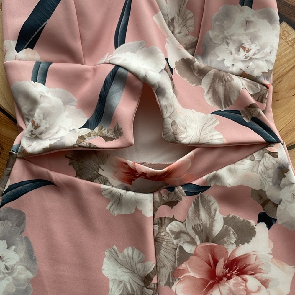 Floral one piece - Picture 4 of 6